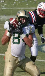 Zach Lankford hauls in a touchdown pass in the second quarter (AP Photo/South Florida Sun Sentinel, Robert Mayer)