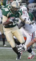 Justin Harris makes a catch in the Florida Atlantic game.