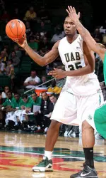 Senior Howard Crawford collected 17 points and seven boards in the loss to Kent State.