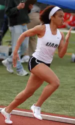 Shakima Knox won the 60m and placed fourth in the 200m invitational Saturday.