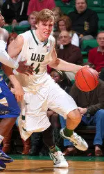 Sophomore Jordan Swing is averaging 9.8 points per game.