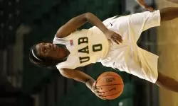 LaShaunda Pratt knocked down a career-high six 3-pointers.