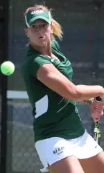 Isabel Fernandez won her singles match, 6-3, 6-0, on Saturday