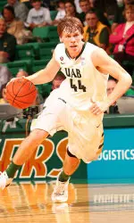 Jordan Swing scored 17 points in UAB's season opening win vs. Young Harris