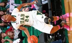 Junior forward Karisma Chapman scored a team-high 16 points in the win.
