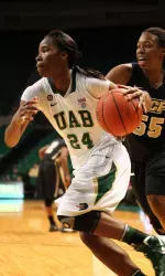 Junior Karisma Chapman scored a game-high 17 points in the win.