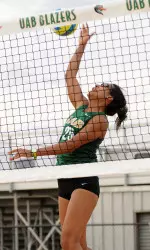 Thais Soares teamed with Sam Serley for the match-clinching win Sunday against Mercer.