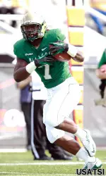 Jordan Howard runs the ball after a catch.
