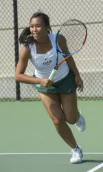 UAB freshman Elaine Simon picked up a three-set win at the sixth court on Monday.