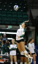 Sophomore Sam Skinner landed 19 kills for her sixth-straight match with double-digit kills.