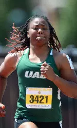 Kelli Smith competed in the long jump competition for UAB, as the Blazers completed action at both the Tennessee Relays and Spec Towns Invitational on Saturday.