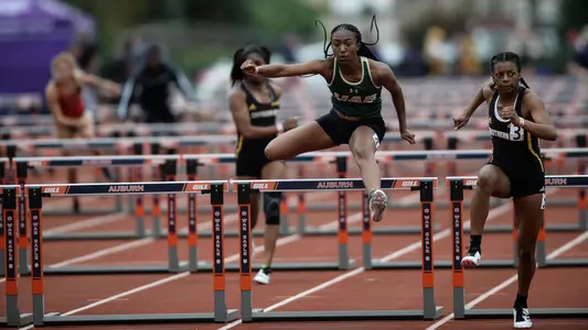 Kyla Horn hurdle 2019 outdoor
