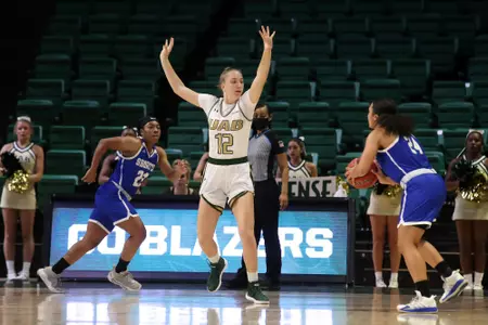 BIRMINGHAM, AL - NOVEMBER 10: the game between the Shorter Hawks and the UAB Blazers on November 10, 2021 at Bartow Arena in Birmingham, Alabama. (Photo by Michael Wade/Icon Sportswire)