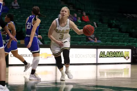 BIRMINGHAM, AL - NOVEMBER 10:  the game between the Shorter Hawks and the UAB Blazers on November 10, 2021 at Bartow Arena in Birmingham, Alabama.  (Photo by Michael Wade/Icon Sportswire)