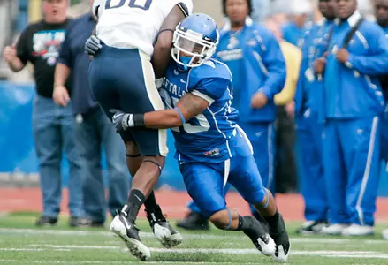 Defense Shines in MAC-Opening Win at Bowling Green Image
