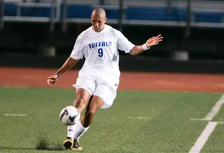 Bulls Tame Huskies, 3-2 Image