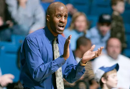 Men's Basketball Signs Xavier Ford to National Letter of Intent Image