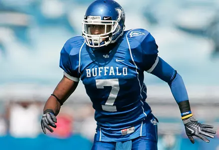 Bobcats Hang On To Defeat Bulls, 34-17 Image