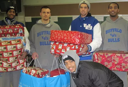 Men's Basketball Helps Spread Christmas Cheer Image
