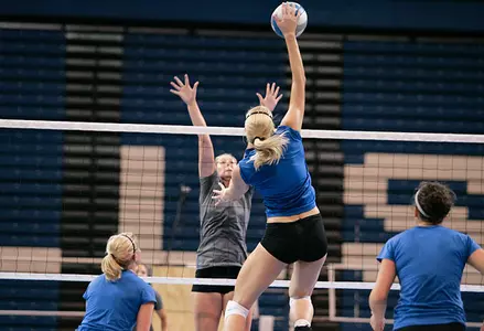 Volleyball Wraps Up Second Week With Scrimmage Image