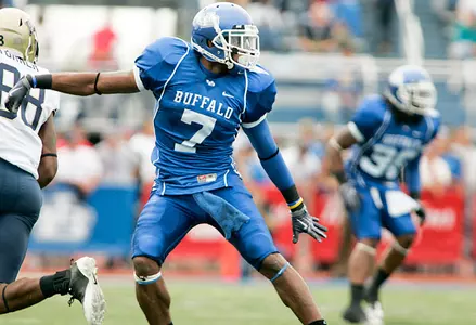 Second-Half Surge Leads Connecticut Past Buffalo, 45-21 Image