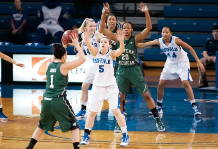 Eagles Run Past Bulls, 72-54 Image