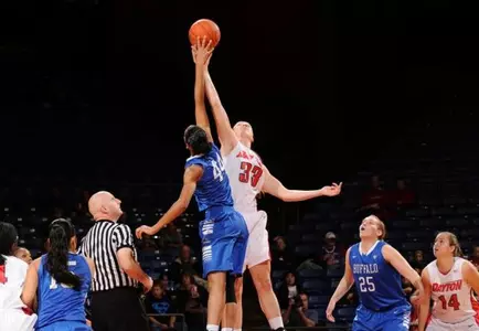 Late Scoring Drought Hurts Bulls At Nationally-Ranked Dayton, 68-44 Image