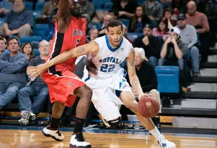Bulls Defeat Laval University, 71-62 Image