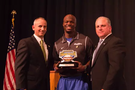 Fred Lee Receives Humanitarian Award Image