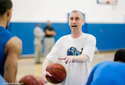 Men's Basketball Signs Deyshonee Much Image