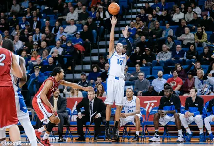 Bulls Tame Huskies, 82-63 Image