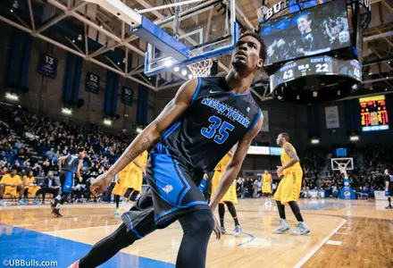 Bulls Cruise To Victory In Front Of Record-Setting Crowd Image