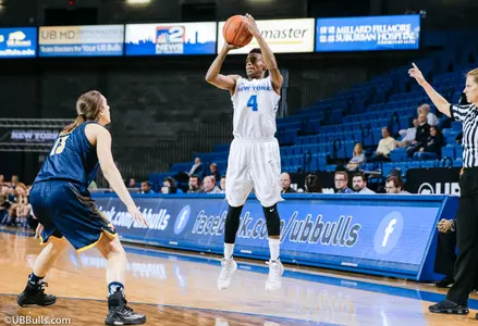 Women's Hoops Dominates Sacred Heart, 66-53 Image