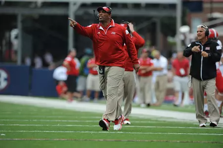 Tim Edwards Named Defensive Line Coach Image