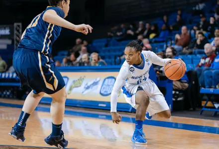 Bulls Post Third Straight Win Outlasting Toledo, 68-61 Image