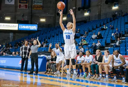 Women's Basketball Moves To 3-0 With Dominant Win Over Manhattan, 73-39 Image