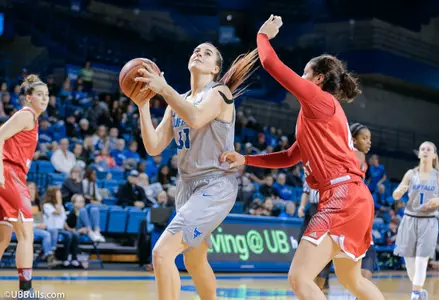 Women's Hoops Cruises To 76-55 Win Over Sacred Heart On Saturday Image