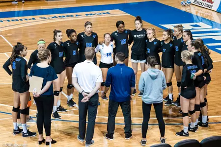 HUDDLE PHOTO