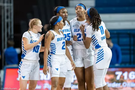 WBB huddle