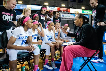 FELISHA LEGETTE-JACK TALKS TO THE TEAM