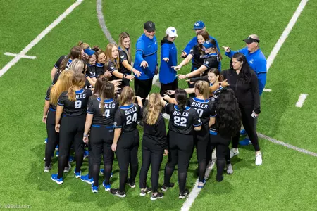 2022 Softball Team Huddle