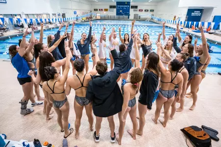 Swim/dive huddle