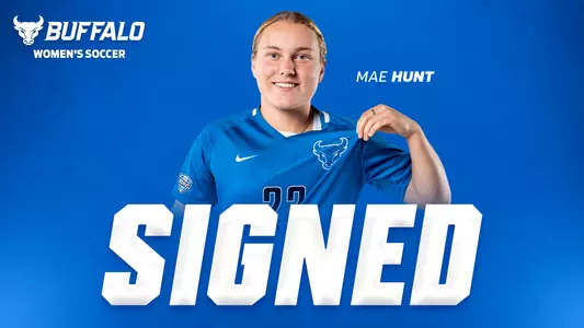 Mae Hunt Signing