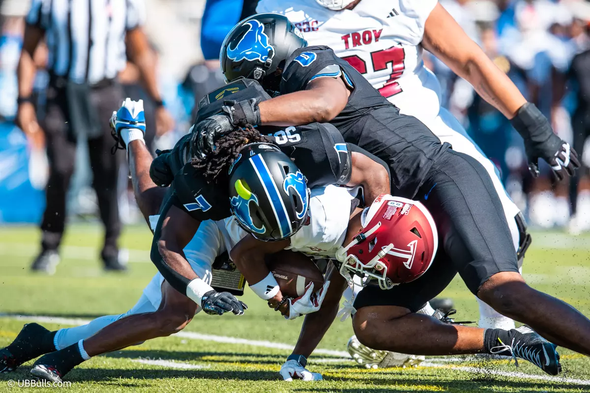 BROWN AND STEWART COMBINE FOR A TACKLE