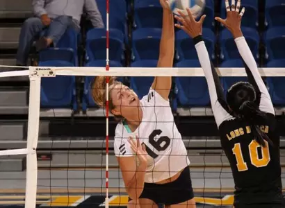 Smith Puts Up Career-High In Blocks As Anteaters Sweep UC Riverside Image