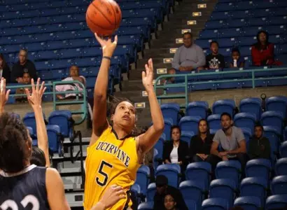 UC Irvine Picks Up First Win With 62-48 Victory Over Nicholls State On Thanksgiving Image