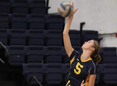 Squires, Carls Deliver Double-Doubles in UC Irvine's Win Image