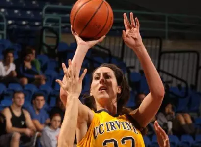 UC Irvine Holds Off UC Davis, 60-54 Image