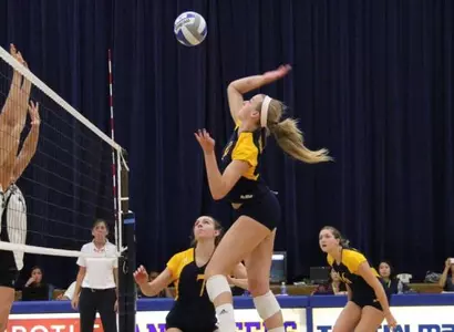 Ella Rosenfeld With Career-High Kills, UC Irvine Falls to UC Riverside Image