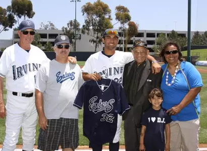 Anteaters Roll Past Roadrunners To Win Series Image